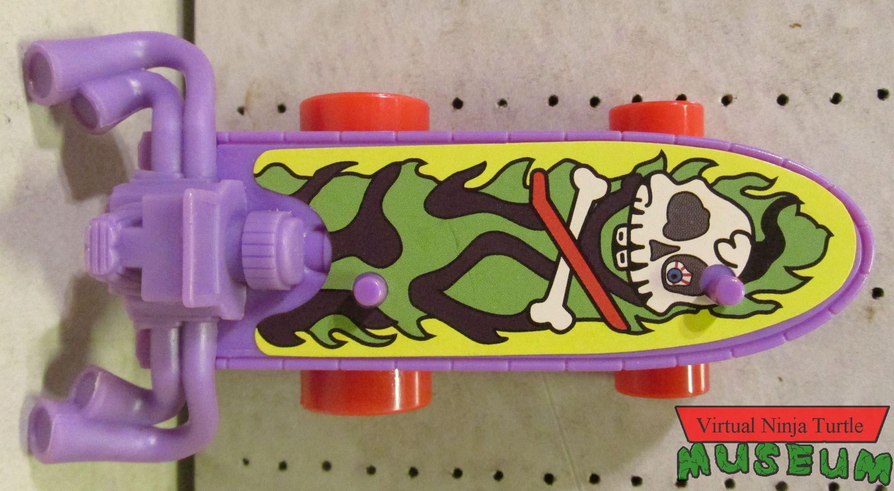 Mondo Gecko's skateboard